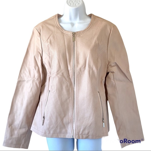 FINAL CHANCE! CLOSET CLOSING! - Picture 2 of 10